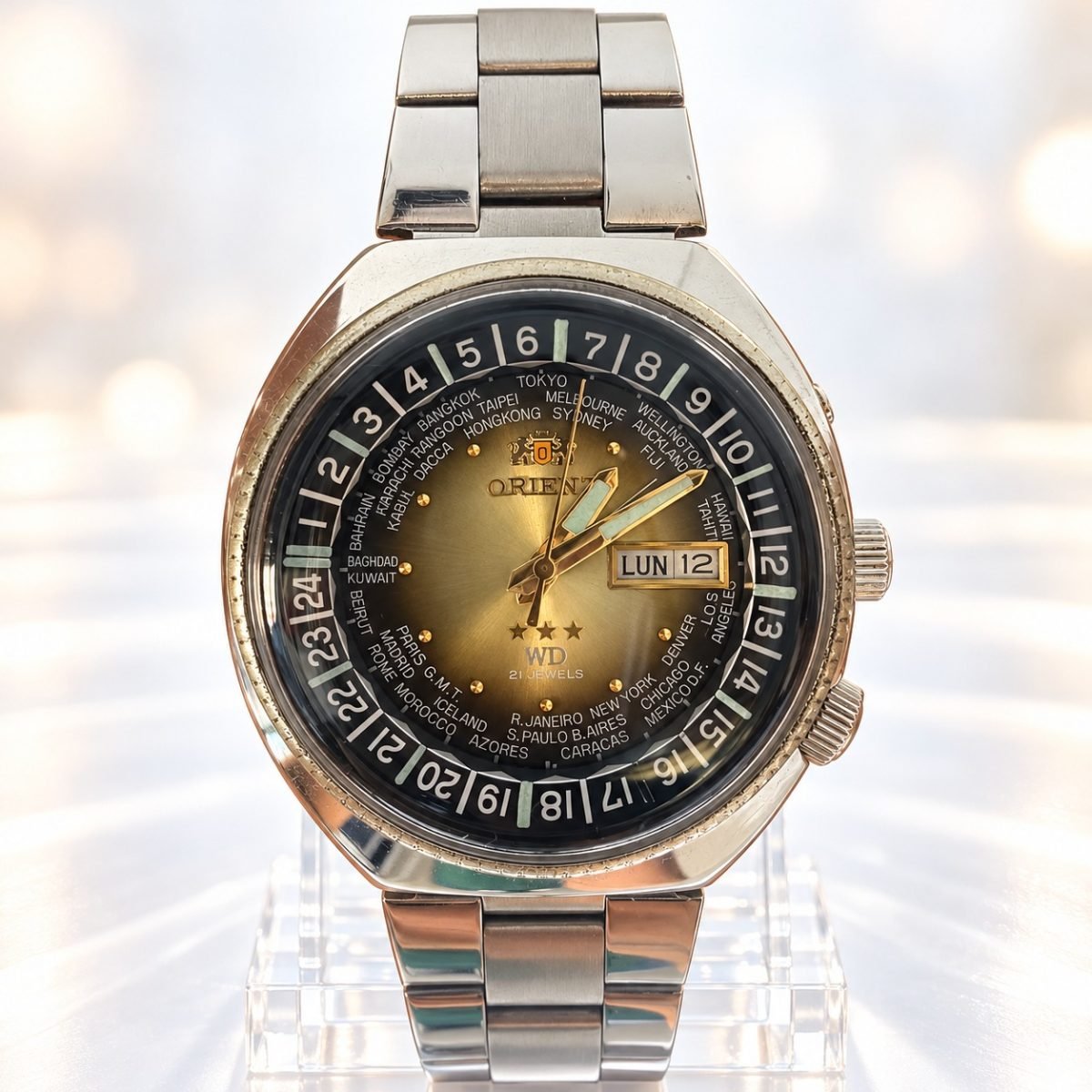 Orient World Diver Vintage Automático · esfera dorada